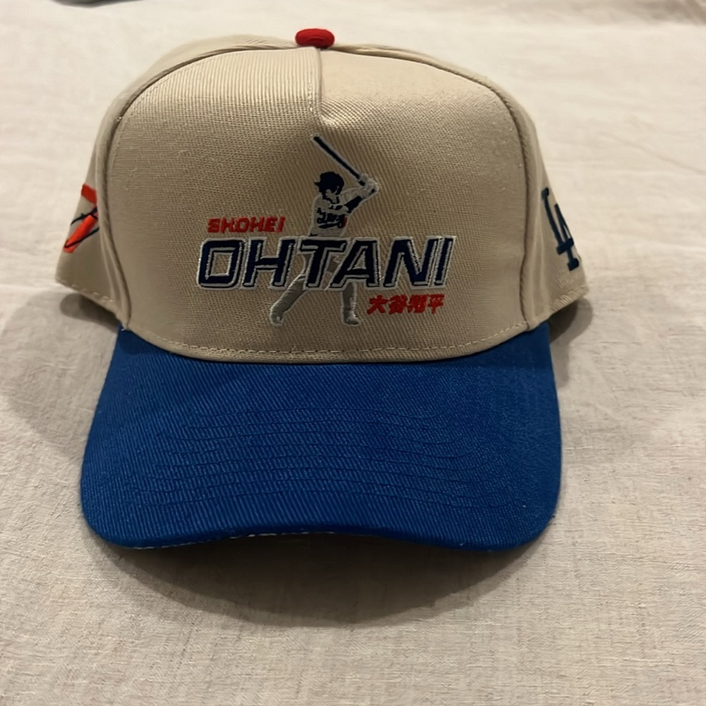 Shohei Ohtani Dodger Hat 
Brand New
Cream Color and Blue